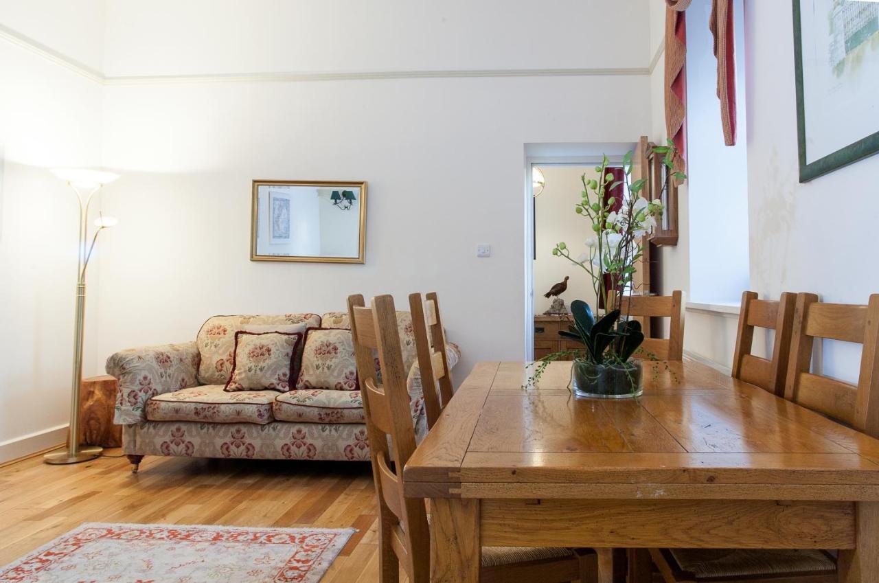 Loch Ness Moat House Apartments Fort Augustus Dış mekan fotoğraf
